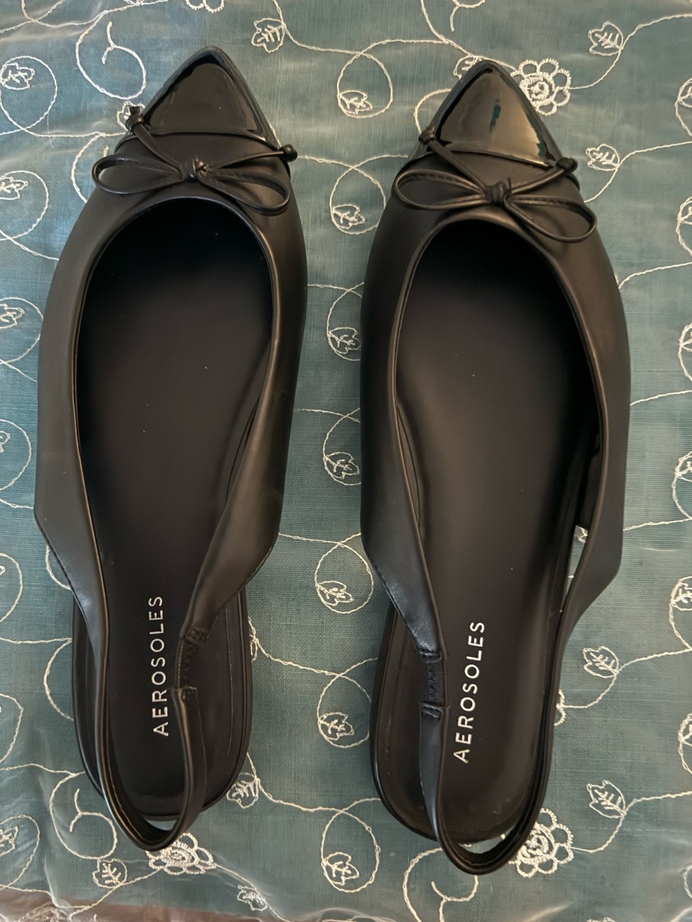 AEROSOLES Black Pointed Toe Bow Flats size 11